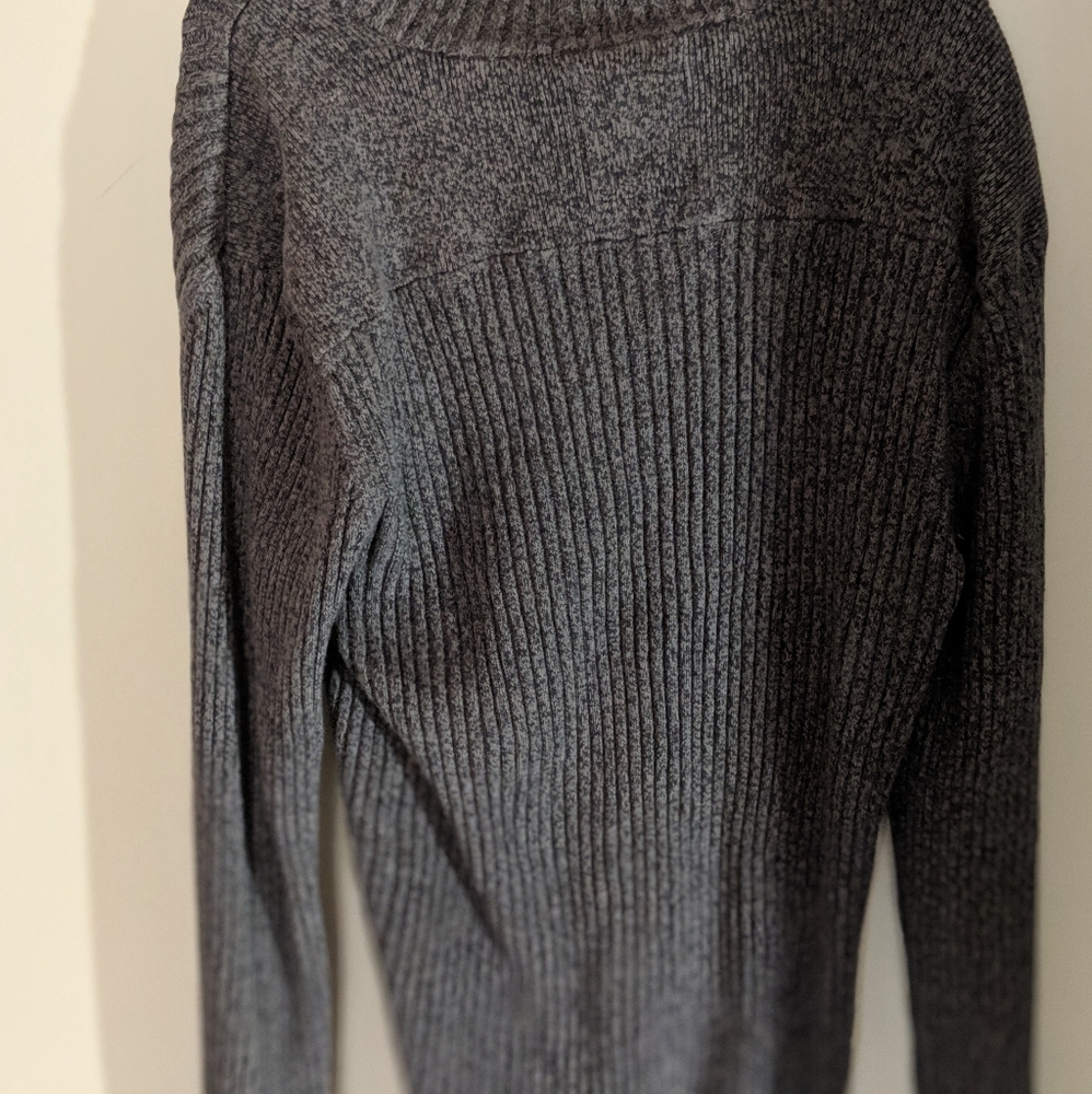 All gray turtle neck - Picture 2 of 2